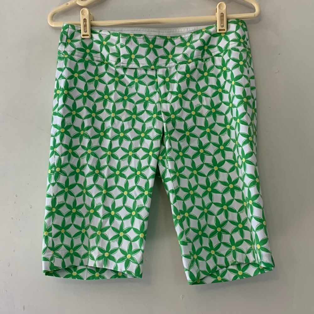 Lilly Pulitzer white shorts with green and yellow flowers Size 2